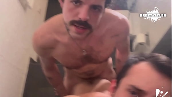 brett tyler and alan vers fuck in the showers 