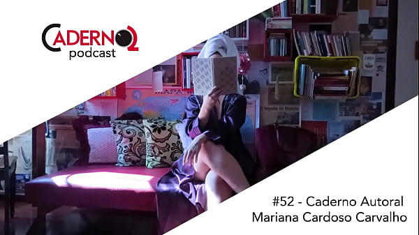 Mulher que precisa de trabalhar na boleia do caminh&atilde;o para pagar faculdade  