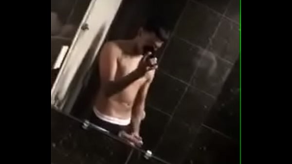 Hetero masturbandose