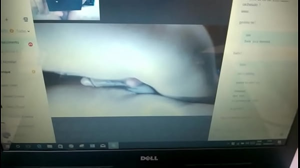 Em busca da batida perfeita - se exibindo na webcam 2