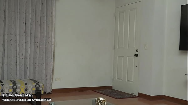 Mi hijastra me sorprende y tenemos sexo