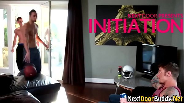 Chiseled jock gets cum