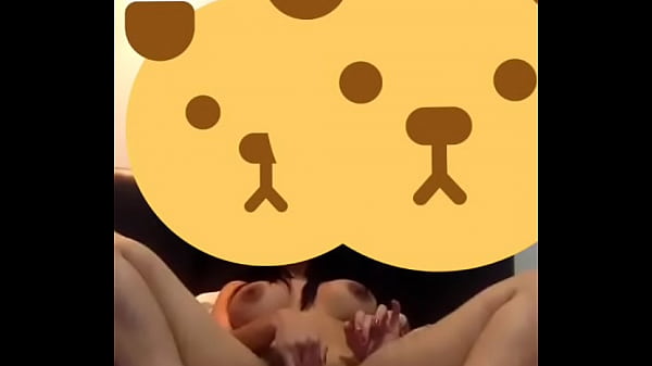 Le gusta fantasear que se la cojen entre varios a la muy perrita. 