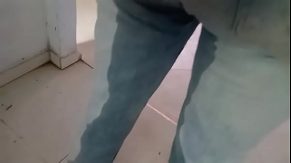 Pantalones orinados con pa&ntilde;al de tela antes de ba&ntilde;arme acompa&ntilde;ado de dos &oacute;rgasmos deliciosos  