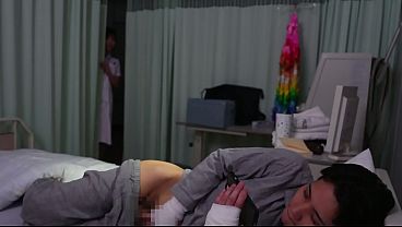 パート3 僕のチ●ポを見かねたナースさんは同情し、優しく手を差し伸べシゴキはじめ、そして自分も発情！クンニ、騎乗位、バックで何度も激しくイキまくる！