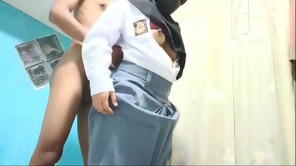 Siswi SMA pesta mainan sex bersama pacar nya