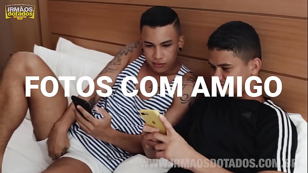 BRINCADEIRA ENTRE AMIGOS 