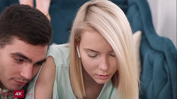 Blonde and her BF have anal sex instead of testing earphones