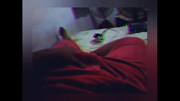 Novinho excitado no cal&ccedil;&atilde;o  