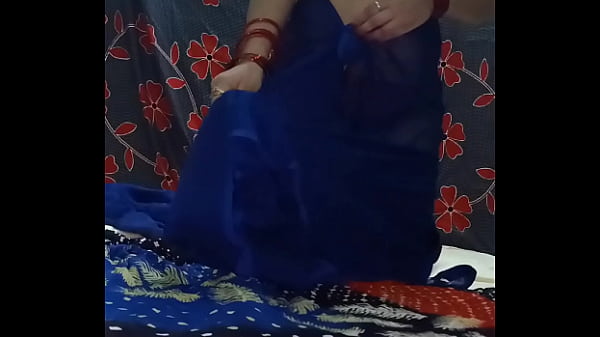 Beautiful Indian girl maturbate in saree with dildo