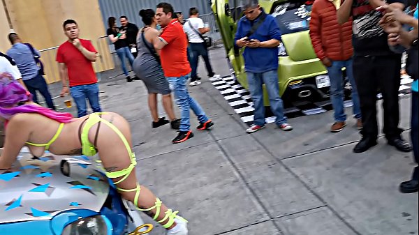 Tunning, pigtails & linguerie teen, deja que los fans le tomen fotos de su rico culo, exhibit, outdoor