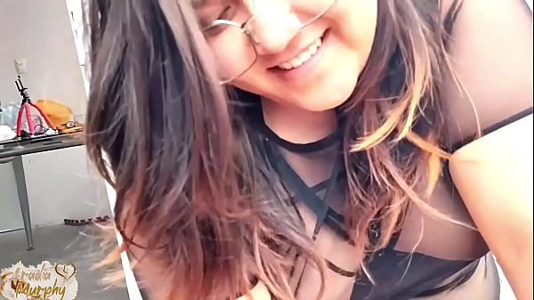 LOS VECINOS NOS GRABAN! cogiendo en el balc&oacute;n. 