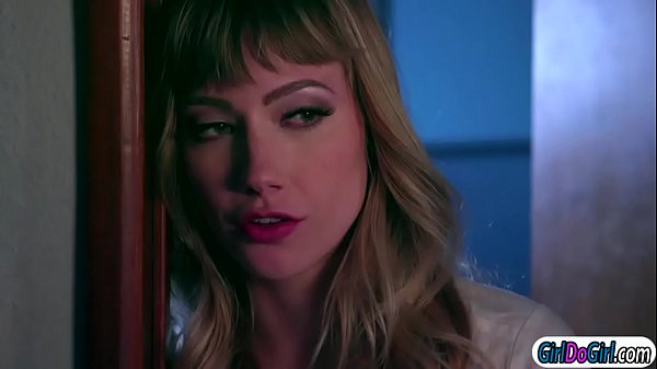 Scarlett helps Ivy seduce her stepmom to get her to lick her