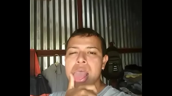 Quiero una verga enorme para mamar 