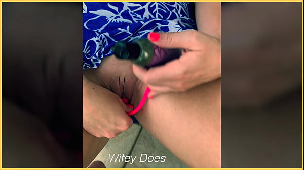 MILF uses her toy outdoors in public