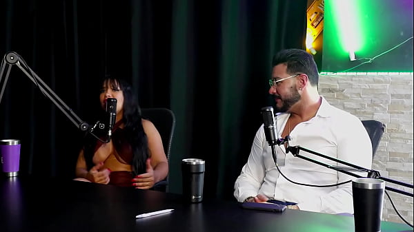 N&atilde;o amou Paris, gostam de ficar em casa transando, a chupada dele &eacute; gostosa, e seus fetiches... - Casal Cherie (WATCH ON: SHEER/RED)