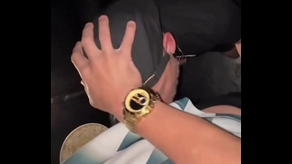 Mamando mlk dotado no escurinho do cinema!  