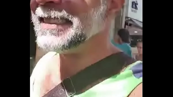 O cara canta demais ... tem que ser ouvido por especialistas da m&uacute;sica...