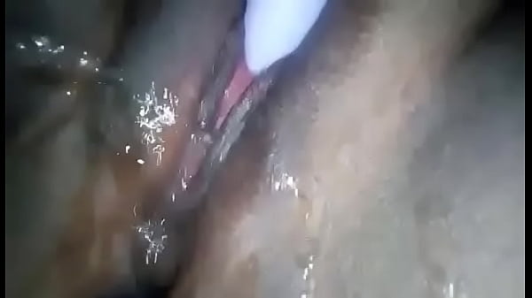 Me manda video masturb&aacute;ndose (squirt al final) 