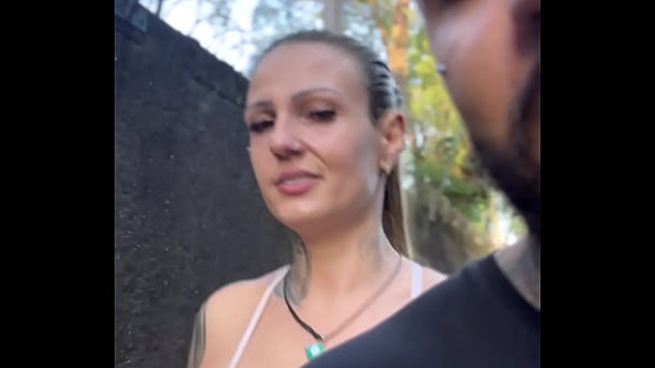 Vi uma Prostituta fazendo ponto na rua pedi pra ela fazer um boquete ela cobro 10$ ela quis me levar pro beco ! (P&uacute;blico)