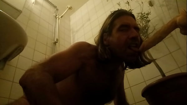 Blowjob in the shower  