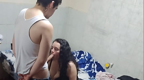 La Madre de mi amigo me da una mamada despu&eacute;s de su fiesta de cumplea&ntilde;os