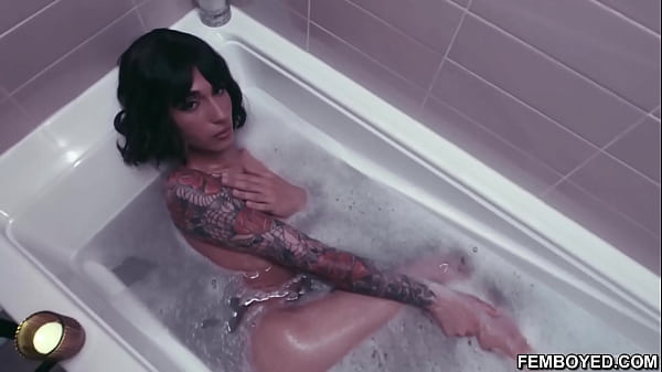 Filthy Femboy Dante Snoww Takes A Bubble Bath And A Huge Cock