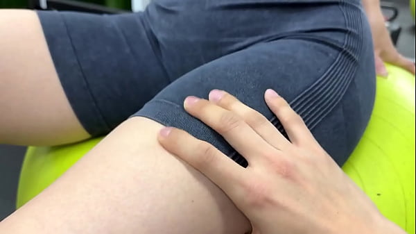 性欲も解放でパイパンま○こはビチョビチョ&hellip;締まり抜群生膣に搾られ、膣奥にたっぷり中出しマーキング/競泳水着に着替えてシャワーを浴びながら口内で舌が動き回るトロトロ濃厚フェラ&rarr;ベッドで本能むき出しのノンストップ絶頂交尾で再び膣内へ大量射精Part1  