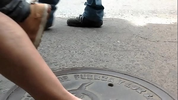 mature candid flipflops