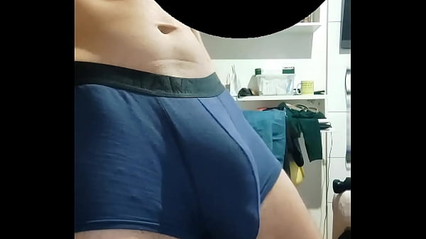 Cueca que deixa a piroca marcando