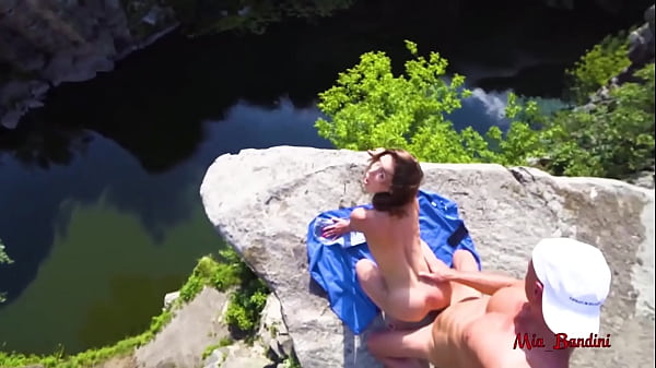 ДИКИЙ ПУБЛИЧНЫЙ ТРАХ НА ВЫСОКОМ ОБРЕЗЕ В КАНЬОНЕ 