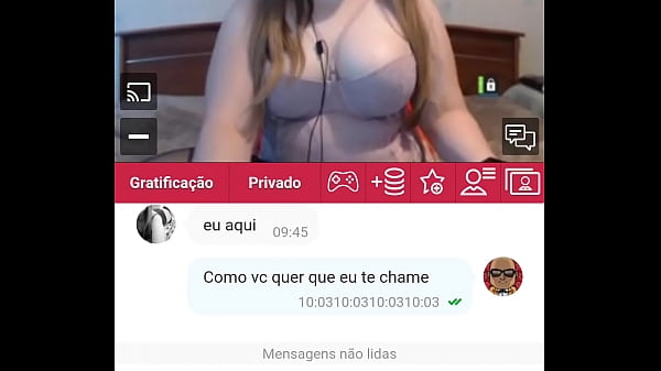 Novinha gostosa se exibindo na webcam. Sexy Malyshka 