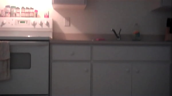 shakin booty in the kitchen