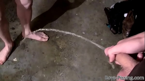 Amateurs pee while masturbating dicks 