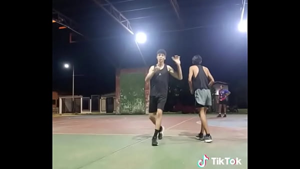 Jugador armador tira coloque y hace toque de mentor