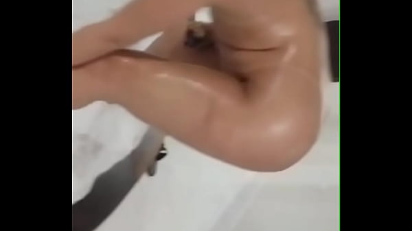 Uma mistura deliciosa glamour e putaria! Menina ligada no sexo!