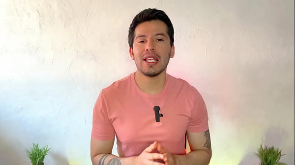 Maestro y alumno de universidad terminan follandose ambos, primero el maestro se lo coge y despues el alumno.