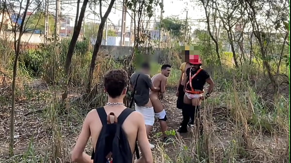 Luccas melo - Ofereceu o cuzinho para homens que caminhavam pelo parque afim de fuder 