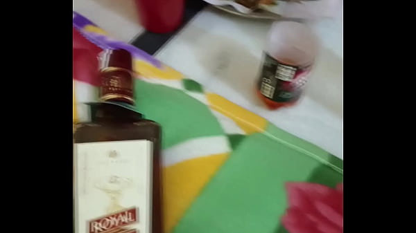 Darubaaz Randi ki Chudai ..daru ke nashe me friend se chut marwai