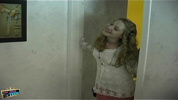 Lesbian fuck behind the scenes