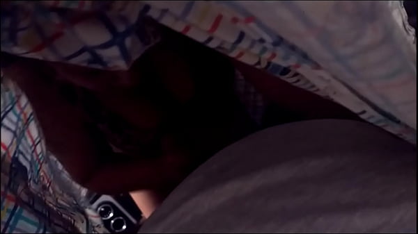 mamada bajo la cobija