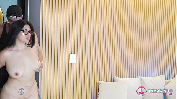 Est&aacute;bamos trabajando para el patr&oacute;n y su esposa nos quiere follar