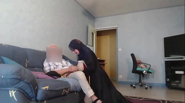 veiled sister sucks an old arab