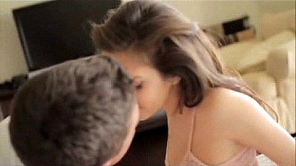 Ninfeta dando bucetinha para marmanjo - www.arquivogls.com