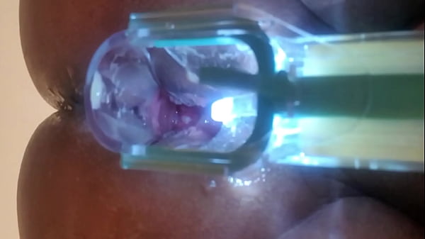 explorando mi interior con el culo bien abierto  