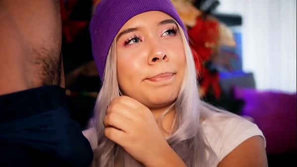 College girl sings with her boyfriend's cock and feels like an internet star