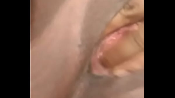 tetona se masturba para el novio  