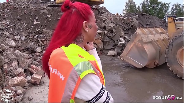 Anni Angel laesst sich von fremden Typen ohne Gummi mitten auf der Baustelle ficken - German Teen
