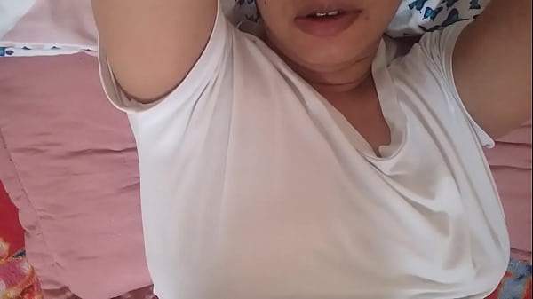 QUE ALGUIEN ME DESBARATE MI CO&Ntilde;O ESTRECHO, mientras tanto me masturbo s&oacute;lita, REAL CASERO AMATEUR.