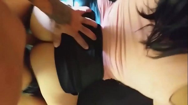 La vecina viene a coger muy delicioso